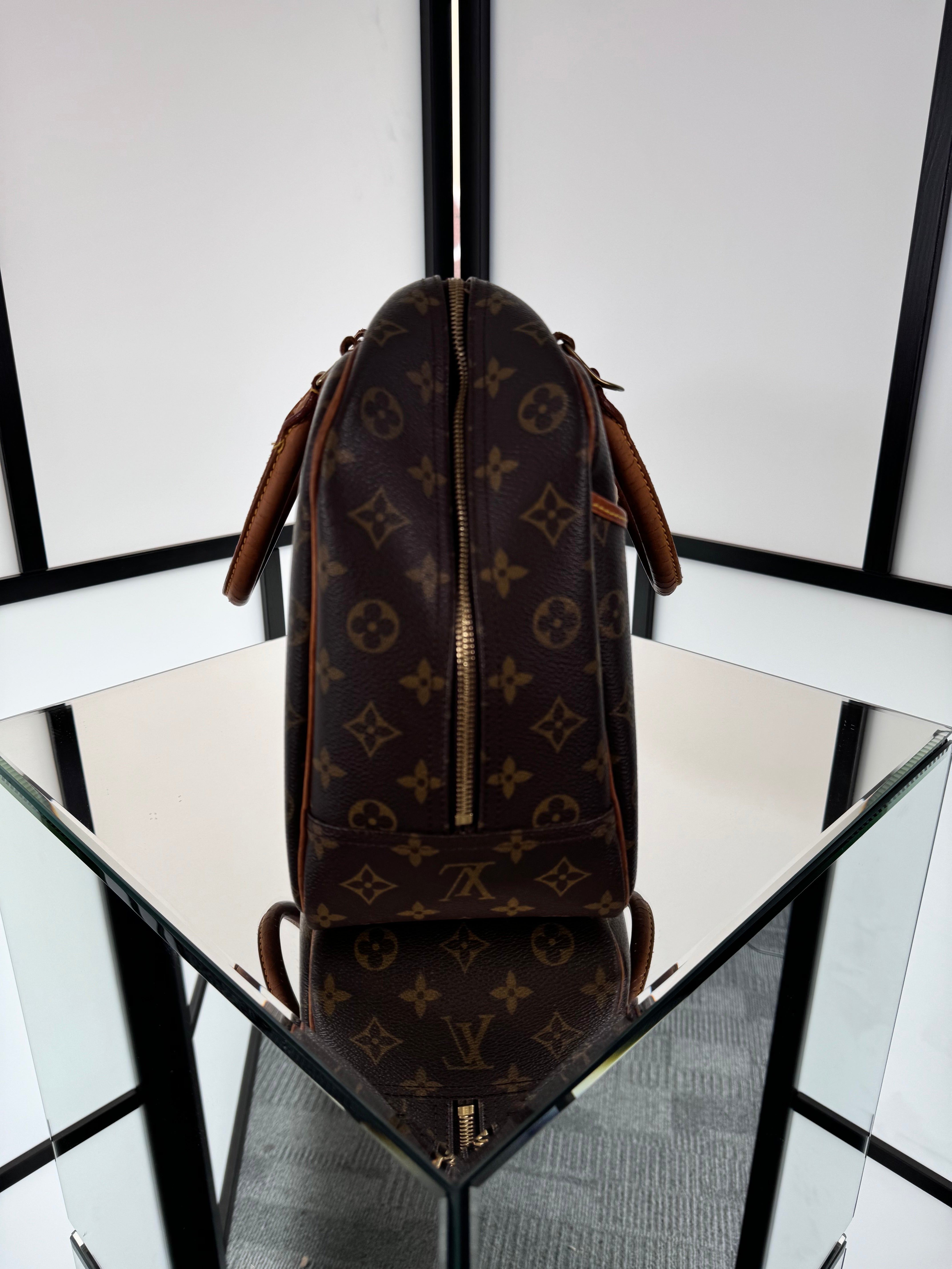 Louis Vuitton Deauville handbag