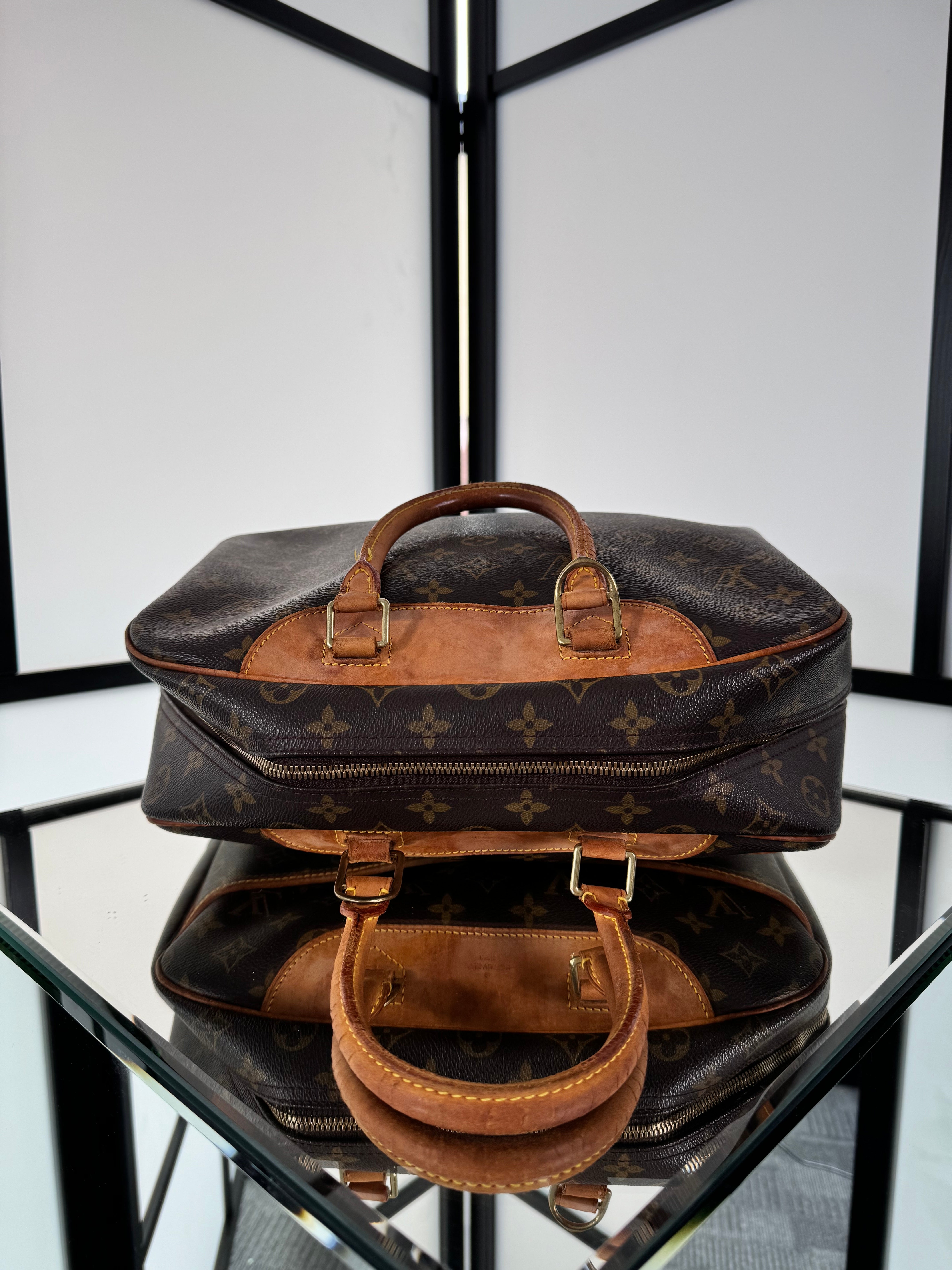 Louis Vuitton Deauville handbag