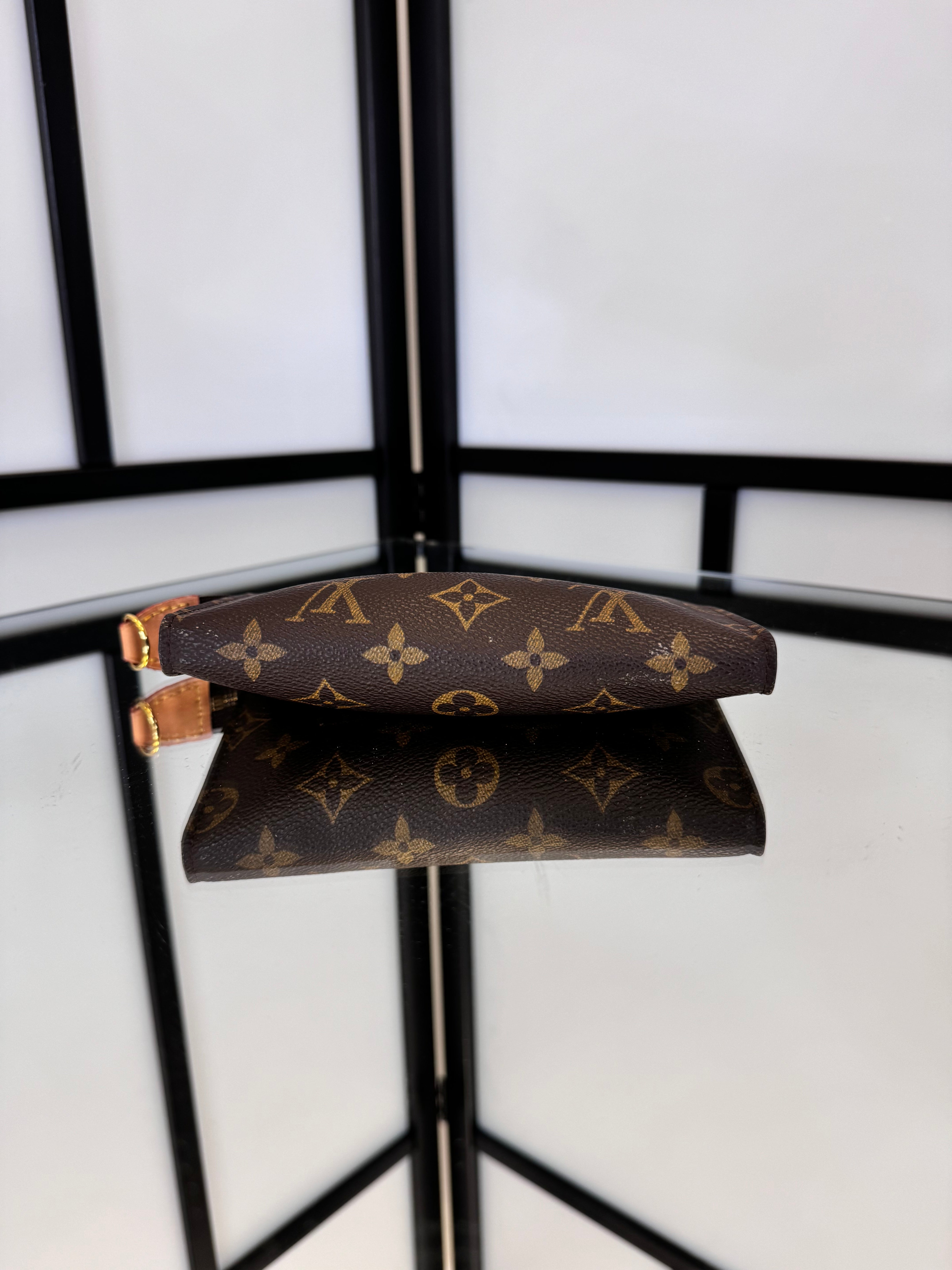 Louis Vuitton Toiletry 15